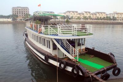 Halong Bay Cruise Day Trip: Visit Thien Cung Cave, Kayaking & Lunch - best price - Tuan Chau check-in and the 30-person comfort factor