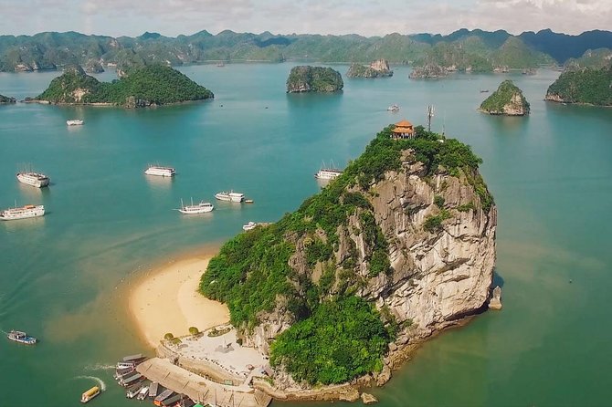 Halong Bay Full-Day - 5.5 Hours On-Boat With Cave And Kayaking - Sung Sot Cave: stalagmites, stalactites, and 45 minutes of wow