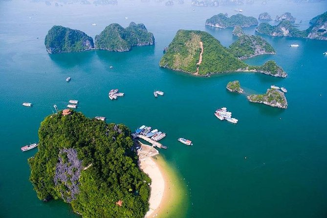 Halong Bay Full-day Cruise with Kayaking from Hanoi - Lunch and onboard comfort: small perks that change the mood