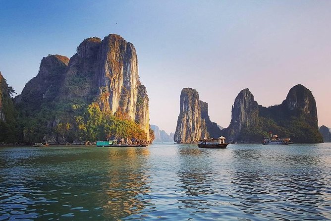 Halong Bay Full Day With Heaven Cave And Kayaking - Dragonfly Cruise in Halong Bay: the scenery pacing that makes it worth $44