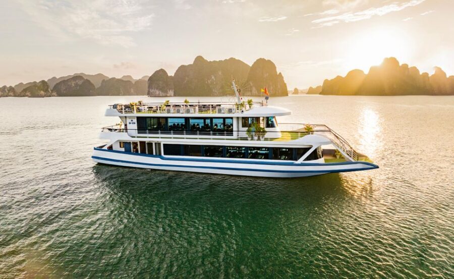 Halong Bay Luxury Cruise with Kayaking & Lunch Buffet - Luon Cave Kayaking or Bamboo Rowing: Choosing the Right Effort