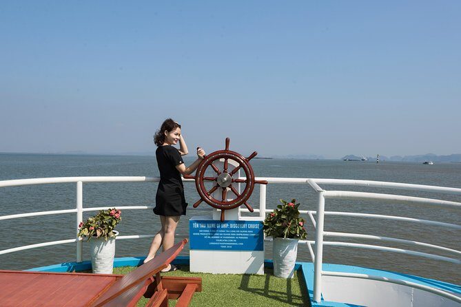 Halong Bay Luxury Day Trip (8Hours) - Boarding the Discovery Cruise: what that 8-hour water time really gives you