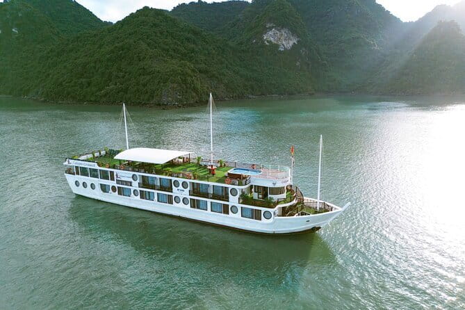 HALONG BAY LUXURY IRIS CRUISE DAY TRIP-BEST SELLER: Kayak, Music - Ti Top Island: beach time or the climb for the view