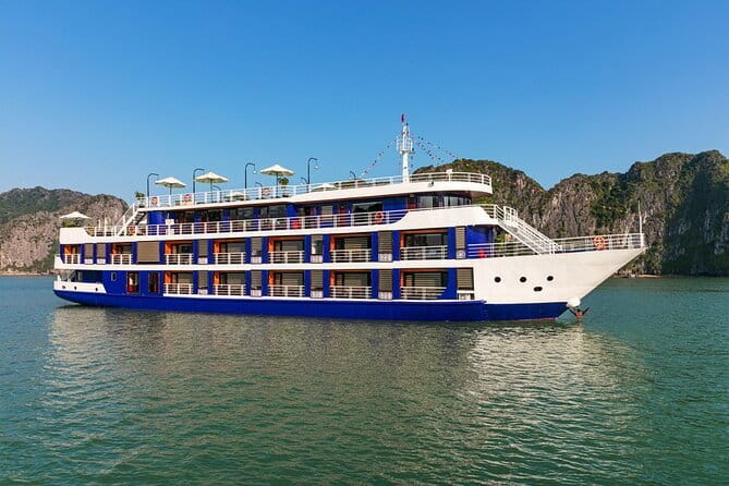 HALONG BAY LUXURY IRIS CRUISE DAY TRIP-BEST SELLER: Kayak, Music - The four-season Jacuzzi: best timing for the soak