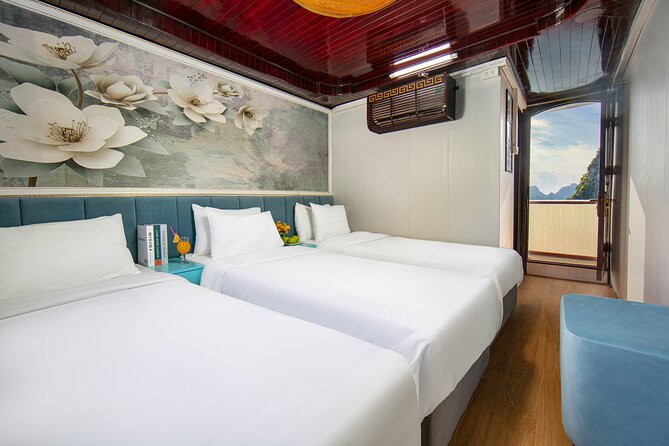 Halong Fantasea Cruise - 2 Days 1 Night - Day 1: Sung Sot Cave, Lunch on Board, and First Contact With the Bay