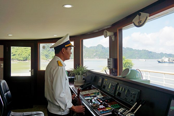 Halong - LanHa Bay with 3.5star La Pinta Cruise 3days/2nights - A mid-size ship on a big-name route (and why that matters)