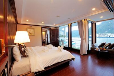 Halong - LanHa Bay with 3.5star La Pinta Cruise 3days/2nights - Day 1 on La Pinta: Tuan Chau to Ong Cam kayaking and sunset wine