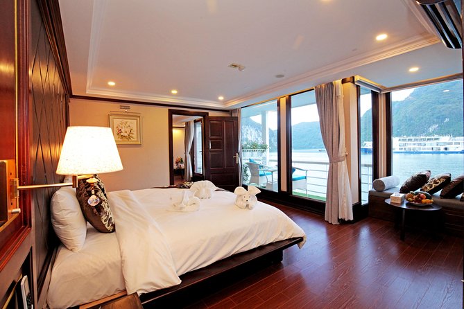 Halong - LanHa Bay with 3.5star La Pinta Cruise 3days/2nights - Day 1 on La Pinta: Tuan Chau to Ong Cam kayaking and sunset wine