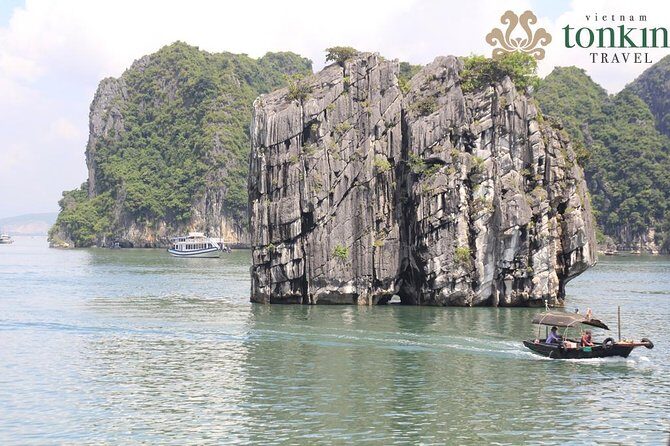 Halong Luxury Cruise 2D/1N: Kayaking, Swimming, Titop island, meals, best prices - Luxury Ha Long Bay, but still actually active