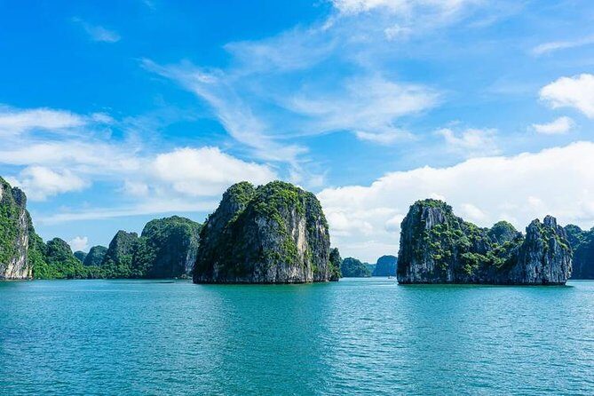 Halong Luxury Cruise Full Day Tour from Hanoi: All Inclusive - Hang Luon kayaking (or bamboo boat): how to enjoy the lagoon properly