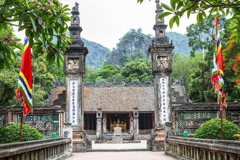 Hanoi: 3-Day Ninh Binh, Ha Long, & Lan Ha Bay Luxury Cruise - Dark & Bright Cave by bamboo boat, plus cooking and sunset sailing mood