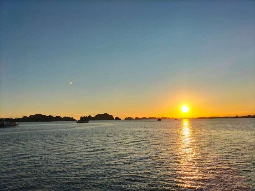 Hanoi: Ha Long Bay Day Cruise - Swimming, Meal, Kayaking - Lunch on the Cruise and the Sunset Party with Red Wine