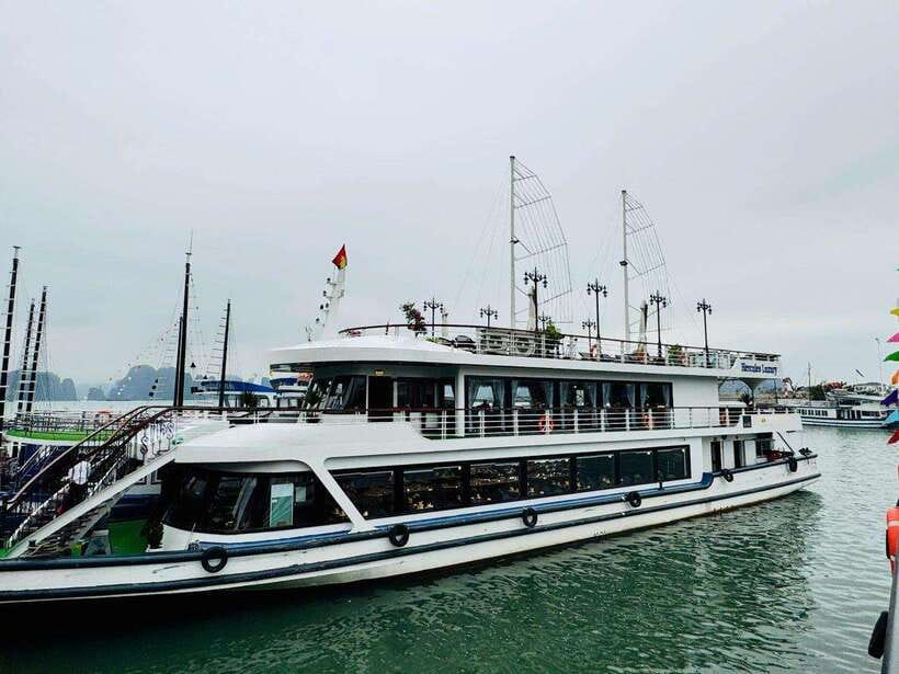 Hanoi: Ha Long Bay Day Trip - Luxury Cruise & Buffet Lunch - Luon Cave area: kayaking into the water-cave feeling