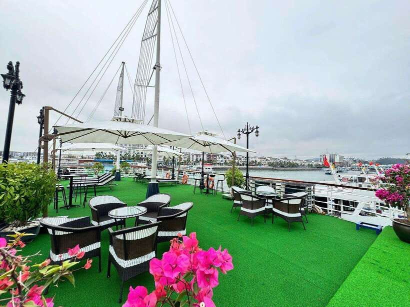Hanoi: Ha Long Bay Day Trip - Luxury Cruise & Buffet Lunch - Titop Island: swim break and the photo hike option