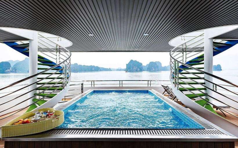 Hanoi: Ha Long Bay Day Trip - Luxury Cruise & Buffet Lunch - Limousine transfer and port arrival: the comfort upgrade