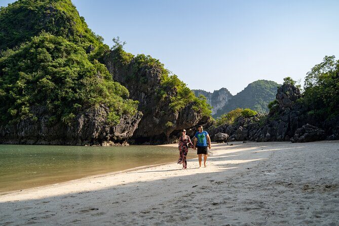 Hanoi : Halong Bay 7-Hour Luxury Cruise with Limousine Transfer - What luxury feels like on a shared 5-star style cruise