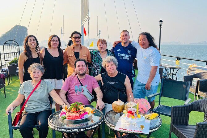 Hanoi : Halong Bay 7-Hour Luxury Cruise with Limousine Transfer - Lunch onboard: Vietnamese buffet time and what to watch for