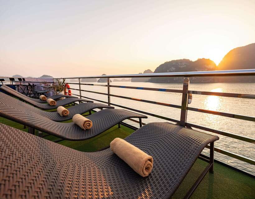 Hanoi: Halong Bay Cruise, Amazing Cave, Titov Island & Kayak - Who this Halong day trip suits best