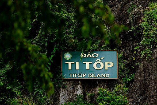 Hanoi: Halong Bay Luxury Option – Titop, Surprise Cave, Kayak - Hang Luon Cave: kayak or bamboo boat in a hidden lagoon