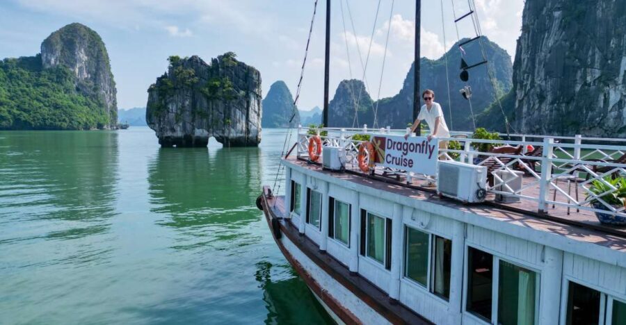 Hanoi: Islands & Caves Ha Long Cruise with Lunch & Kayaking - Onboard lunch: seafood, real portions, and choices