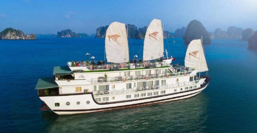 Hanoi/Ninh Binh:3 Day 2 Night Bai Tu Long Bay Luxury Junk - Bai Tu Long Bay quiet time, on a luxury junk