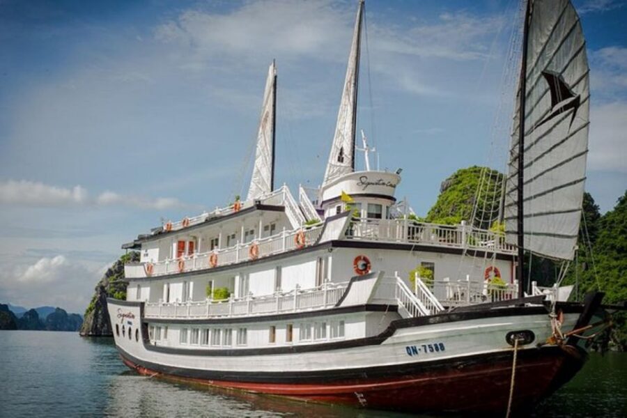 Hanoi/Ninh Binh:3 Day 2 Night Bai Tu Long Bay Luxury Junk - Meals onboard: included breakfasts, lunches, dinners, and vegetarian options