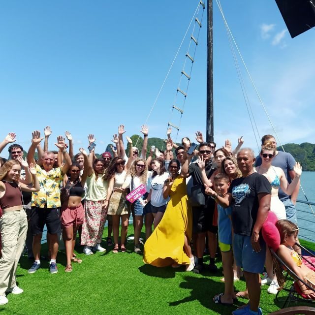 Hanoi: Roundtrip Halong Bay Islands, Caves, Kayaking & Lunch - Guides Matter: The Human Touch on This Type of Tour