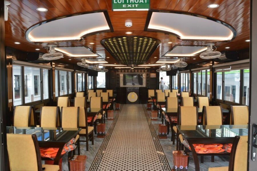 Hanoi: Roundtrip Halong Bay Islands, Caves, Kayaking & Lunch - Lunch on Board: Set-Menu Seafood Without the Decision Fatigue