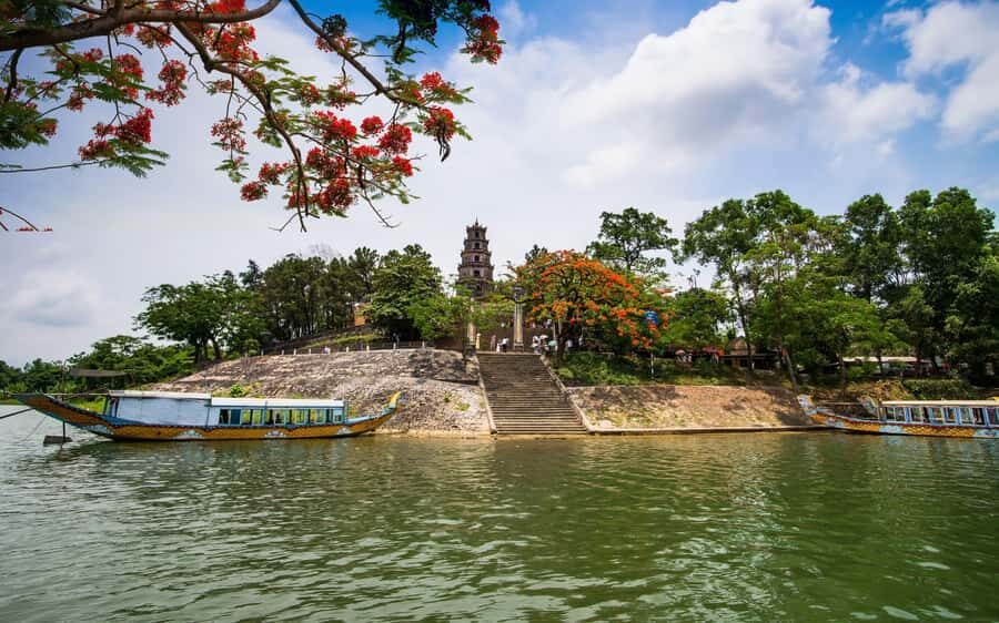 Hue: Royal Tombs & Imperial City Tour by Private Car - What to bring and keep in mind before you go