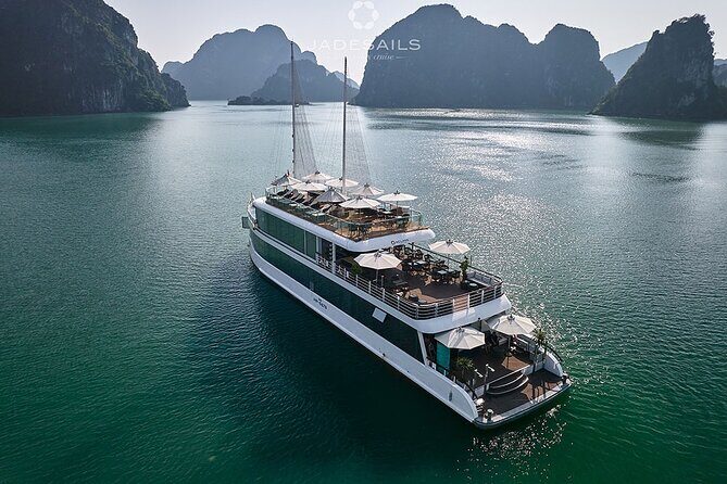 Jade Sails – Halong & Lan Ha Bay The Most Luxurious Day Tour - Hanoi transfer on an expressway: the part that makes or breaks the day