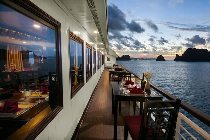 La Regina 2 days tour in Halong Bay & Bai Tu Long Bay - 4 star - Bai Tử Long Sunset, Happy Hour, and Spring Roll Class