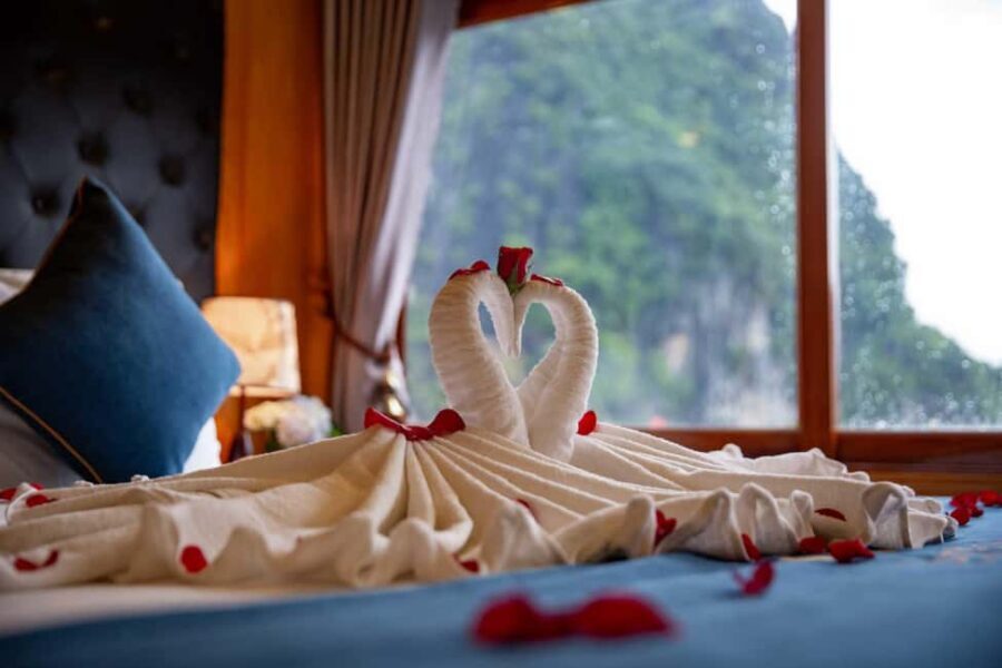Lan Ha Bay boutique cruises with small group - Food and drinks: included meals that are filling, not fancy