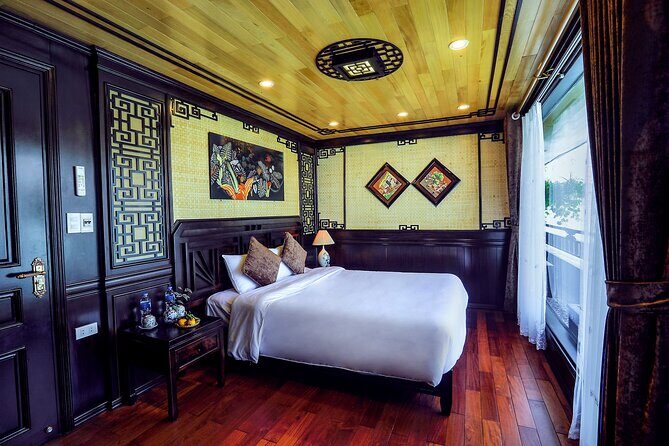 Lan Ha bay deluxe cruise 2D/1N: kayaking & swimming at pristine places & meals - Squid fishing at night: simple, different, and very on-theme