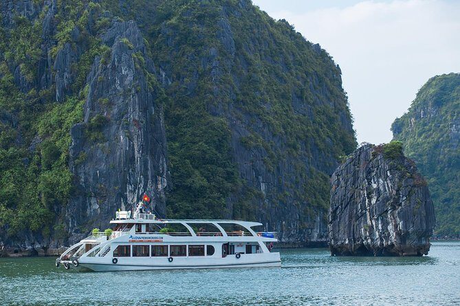Luxury Halong Bay 1 Day on Cruises From Hanoi with Bus & Lunch - Sung Sot cave and Titov Island: the classic views you came for