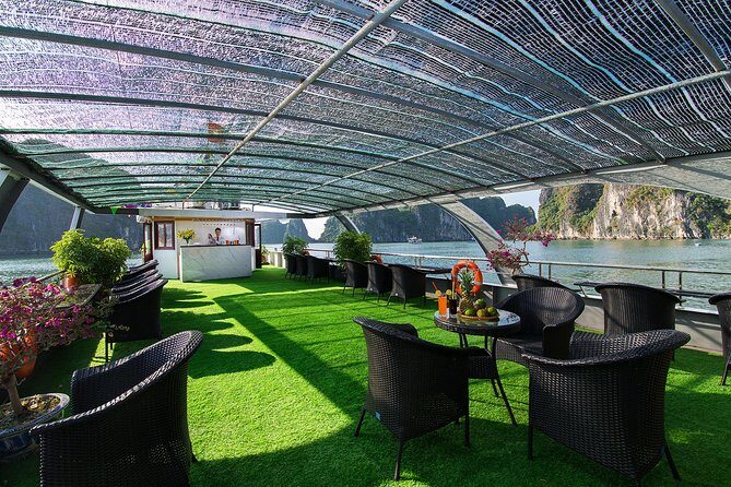 Luxury Halong Bay 1 Day on Cruises From Hanoi with Bus & Lunch - Group size, timing, and the long-day rhythm