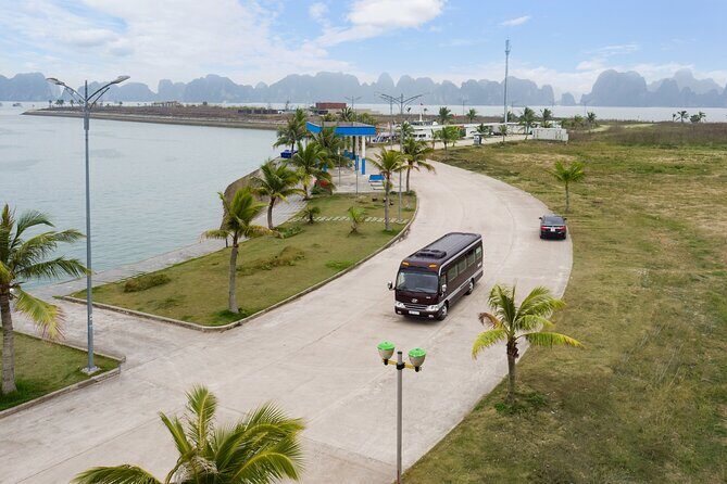 Luxury Limousine Bus transfer Ha Noi Old Quarter to Ha Long Bay - The 170 km road run: what to expect between Hanoi and Tuan Chau
