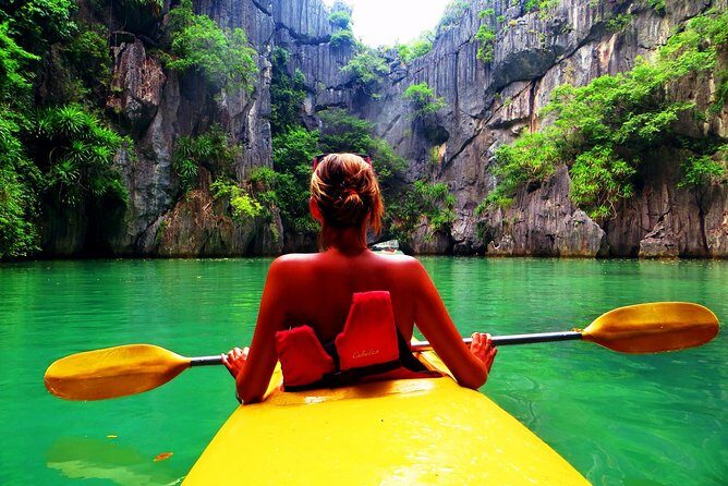 New Cruise Ha Long - CATAMARAN PREMIUM - The seafood lunch and sunset ceremony: how they keep the day moving