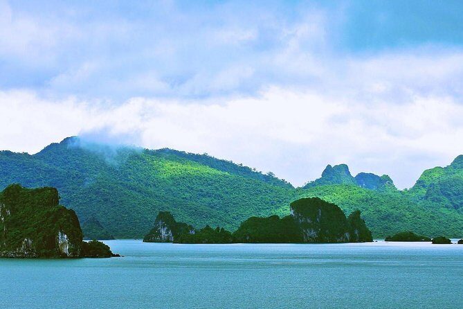 Overnight Bai Tu Long Bay and Ha Long Bay Cruise - Day 2: Cong Do island and Thien Canh Son Cave (Dong Co)