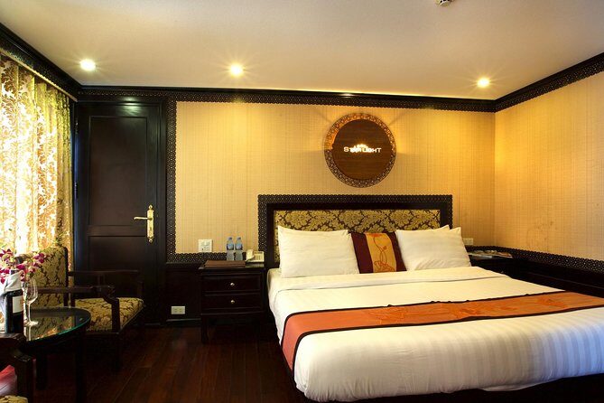 Overnight Halong Bay Cruise on the Starlight - The Lunch-and-Look-Around Rhythm That Keeps You From Feeling Rushed