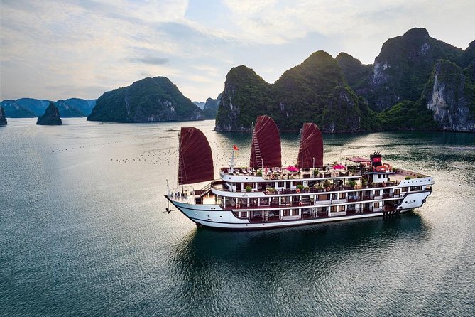 Overnight Luxury 5 Star Alisa Cruise with Meals, Kayak or Bamboo Boat - Sung Sot Cave (45 minutes): the main cave moment