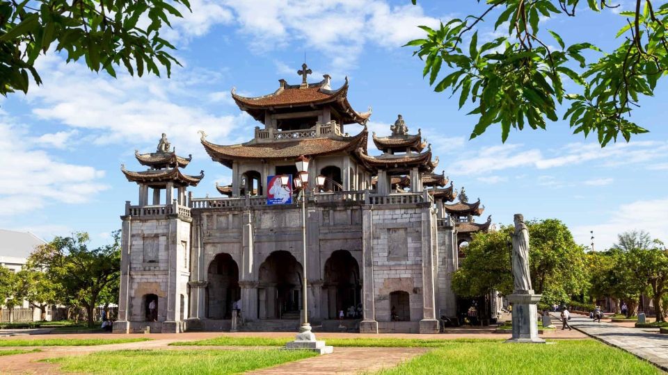 Private Car/Bus Renting Hanoi - Ninh Binh - Halong - Sapa... - Van Long Natural Reserve: boat time through reeds and natural water caves