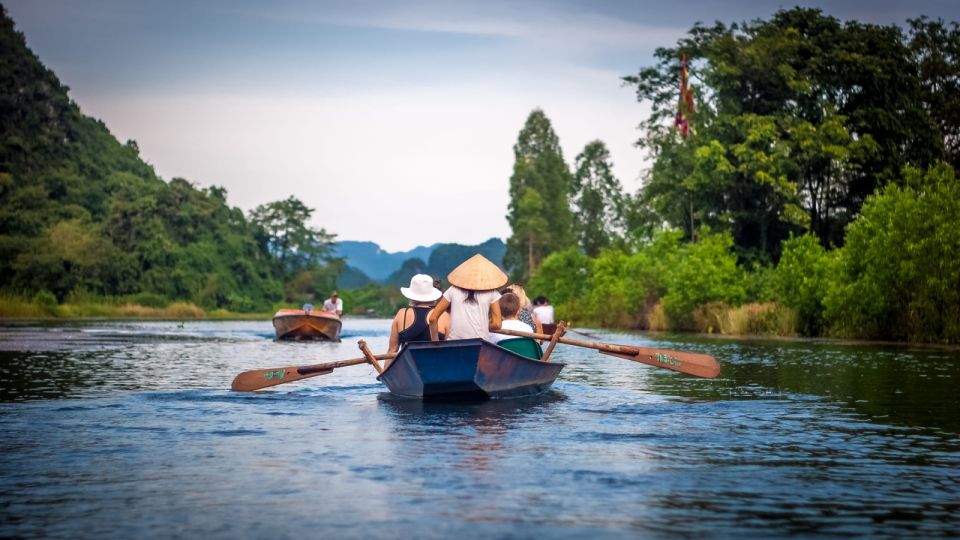 Private Car/Bus Renting Hanoi - Ninh Binh - Halong - Sapa... - Lunch at a local restaurant: where the day stays real