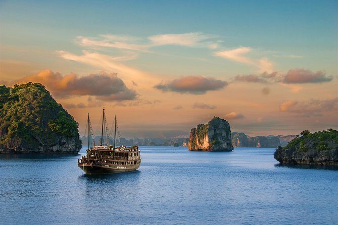 Private transfer between Hanoi and Halong - The road stops: bottled water, restrooms, and photo breaks