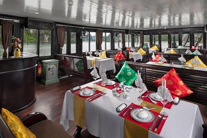 Private Transfer Hotel Pick Up for Small Group Halong Day Tour - Kayaking or bamboo boat ride: choosing your kind of “moving”