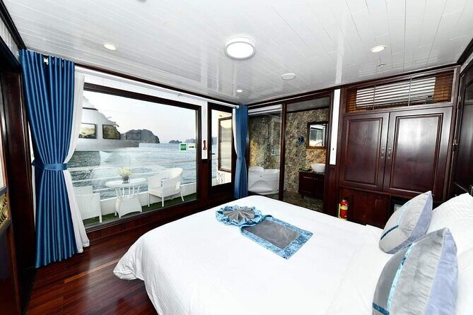 Sapphire Cruise 3 Days Tour into Halong Bay (2 Nights on Boat ) - Day 1: welcome drink, seafood lunch, and kayaking in Cua Van