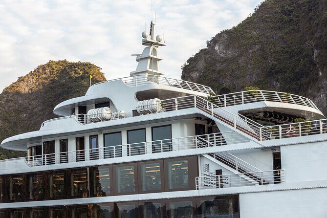 Sea Octopus Cruise - The Top Luxury Day Tour in Halong Bay - Luon Cave area: kayaking and bamboo boat are optional (and cost extra)