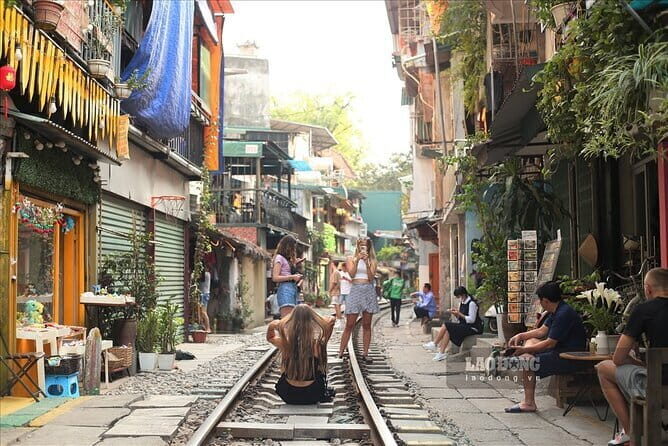 Shore Excursion Discovery Hanoi City from HaLong Bay Port - Hoan Kiem Lake and Turtle Tower: A Reset Between Big Stops
