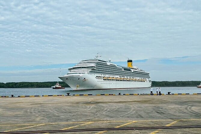 Shore Excursion: Full-day Hanoi City Tour from Halong Port - Hoan Kiem Lake and Ngoc Son Temple: the Hanoi heart